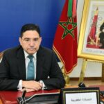 ناصر بوريطة يتحدث في مؤتمر صحفي رسمي.