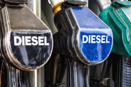 مضخات وقود ديزل تحمل علامة DIESEL.