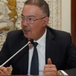 فوزي لقجع يتحدث أمام الميكروفون