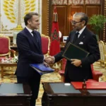 الرئيس الفرنسي ونظيره المغربي يتبادلان التحية والمصافحة