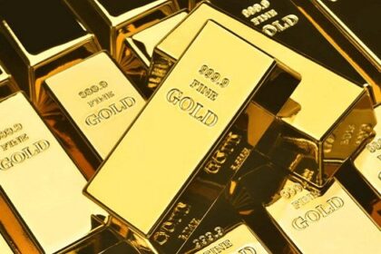 أكوام من سبائك الذهب اللامعة