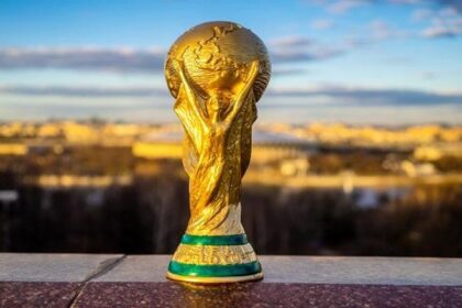 كأس العالم الذهبي اللامع