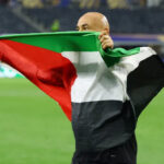 حسام حسن يرفع علم فلسطين