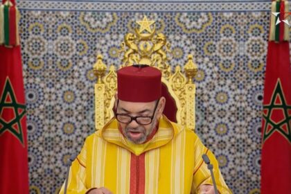 الملك محمد السادس يلقي خطاب العرش من مكتبه