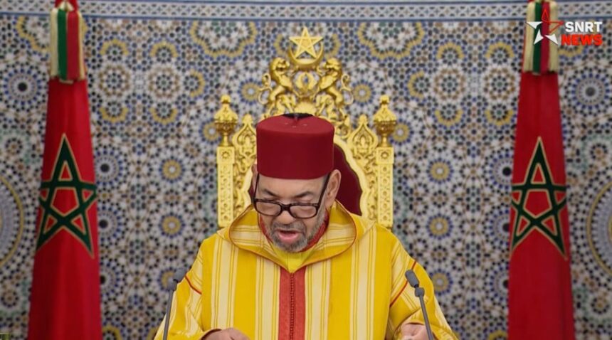 الملك محمد السادس يلقي خطاب العرش من مكتبه