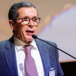 السفير محمد عامر يلقي كلمة في حفل استقبال بالخارج.