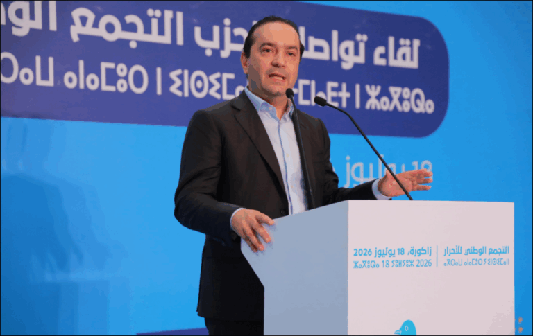 محمد شوكي يلقي خطابا خلال فعالية حزبية