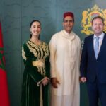 السفير المهراوي ووزير إيرلندي وآخر بالزي التقليدي في حفل