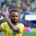 نيمار يحتفل بهدف مع منتخب البرازيل
