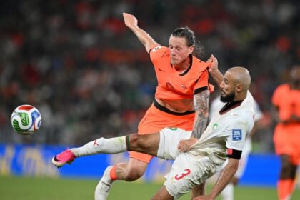 نصير مزراوي، لاعب كرة قدم مغربي، بقميص فريقه