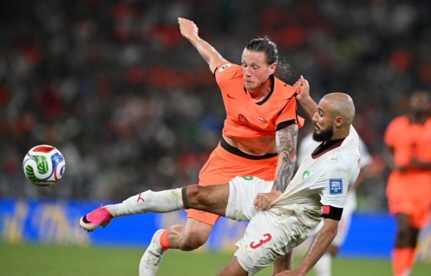 نصير مزراوي، لاعب كرة قدم مغربي، بقميص فريقه