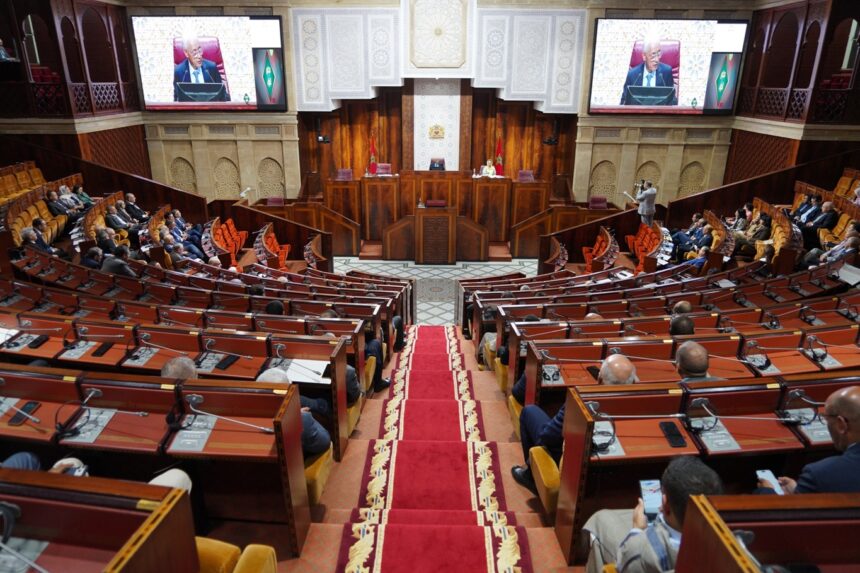 قاعة اجتماعات كبرى داخل مبنى البرلمان