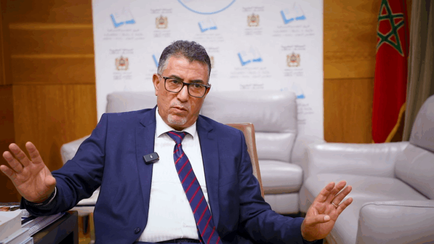 رشيد حموني يتحدث في حوار تلفزيوني