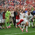 لاعب كرة قدم مغربي يحتفل بهدف في مباراة كأس العالم