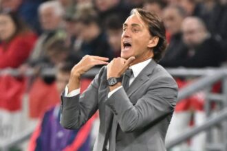 مانشيني يوجه تعليمات للاعبيه