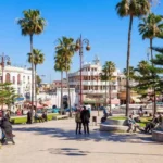 مدينة طنجة المغربية بمبانيها البيضاء ومآثرها التاريخية