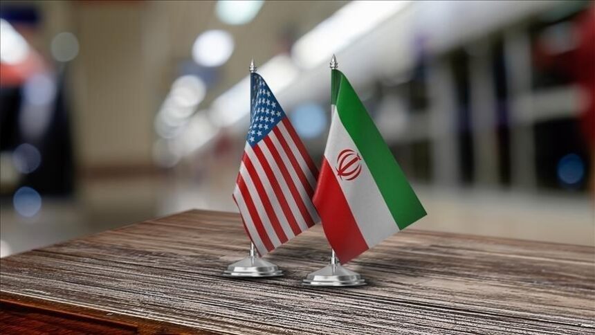 لوحة عرض نتائج وتحتها علمي إيران وأمريكا