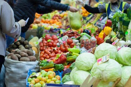 سوق خضروات وفواكه في تطوان