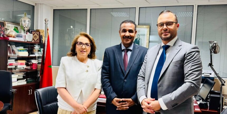 سيدتان تتحدثان خلال برنامج تلفزيوني
