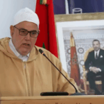 عبد الإله ابن كيران يتحدث إلى الجمهور في ندوة