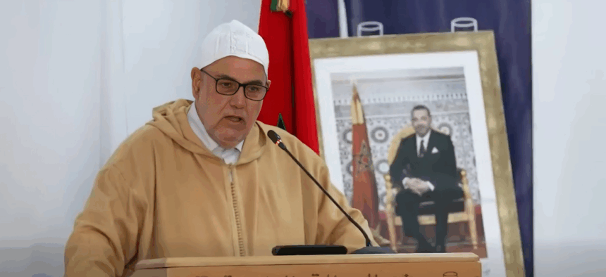 عبد الإله ابن كيران يتحدث إلى الجمهور في ندوة