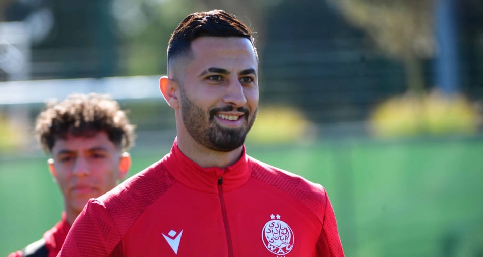 أيمن الحسوني لاعب كرة القدم بقميص الوداد الرياضي