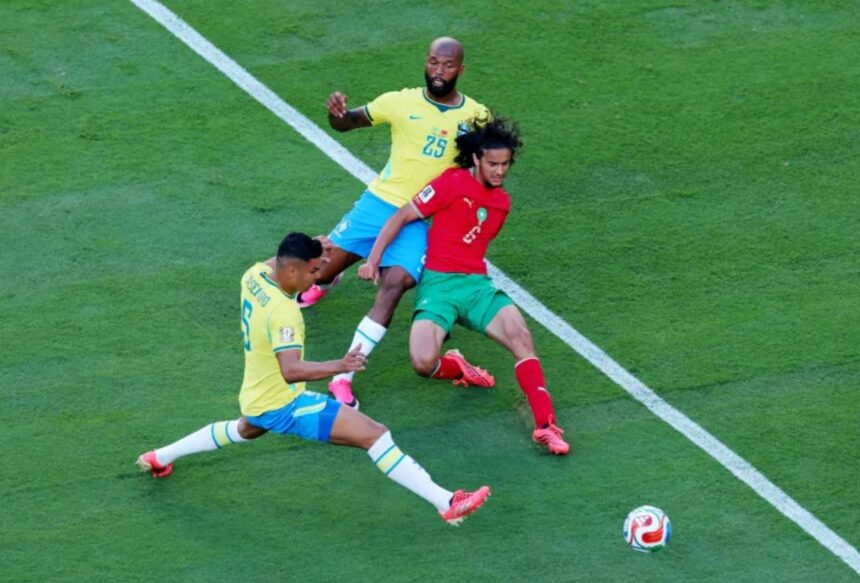 أيوب بوعدي لاعب مانشستر سيتي بقميص عليه الرقم 25.