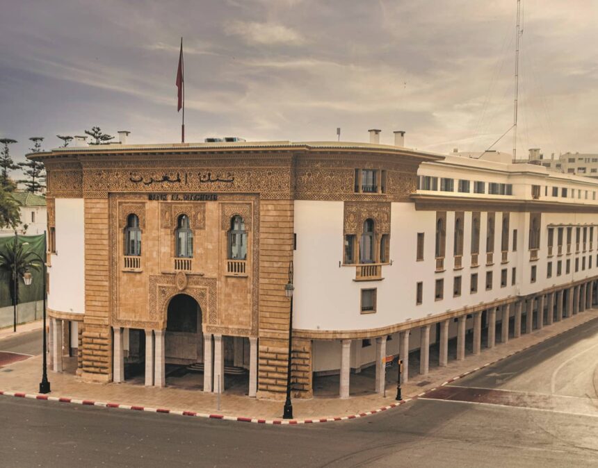 مبنى بنك المغرب العريق في الرباط من منظور جوي.