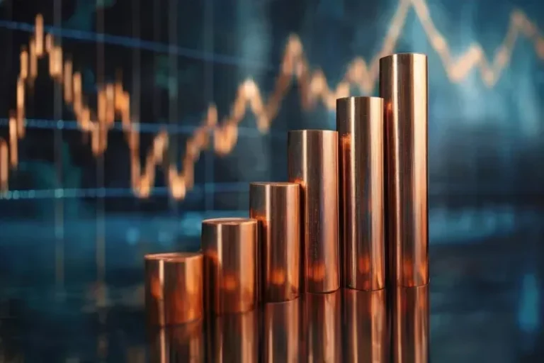 أكوام من أسطوانات النحاس بأحجام مختلفة