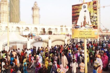 حشد من المريدين في احتفال ديني كبير بالسنغال