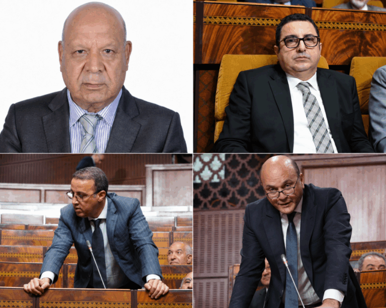 أربعة مرشحين للانتخابات البرلمانية يرتدون بدلات رسمية وربطات عنق.