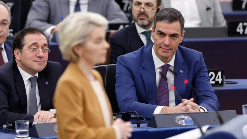أعضاء البرلمان الأوروبي في اجتماع