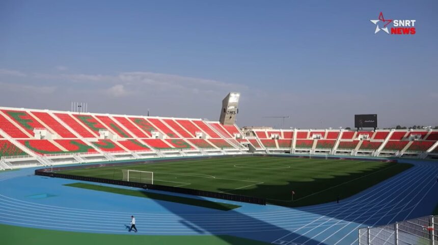 عداء على مضمار الجري بمركب فاس الرياضي