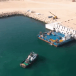 قوارب صيد راسية في ميناء بالداخلة