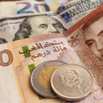 عملات ورقية ومعدنية متنوعة