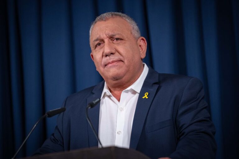غادي إيزنكوت يتحدث في مؤتمر صحفي
