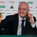 جياني إنفانتينو يتحدث في مؤتمر صحفي