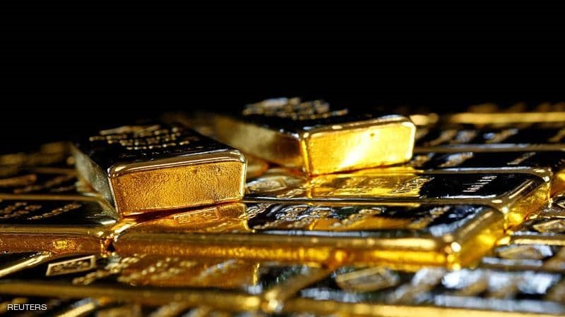 أكوام من سبائك الذهب اللامعة