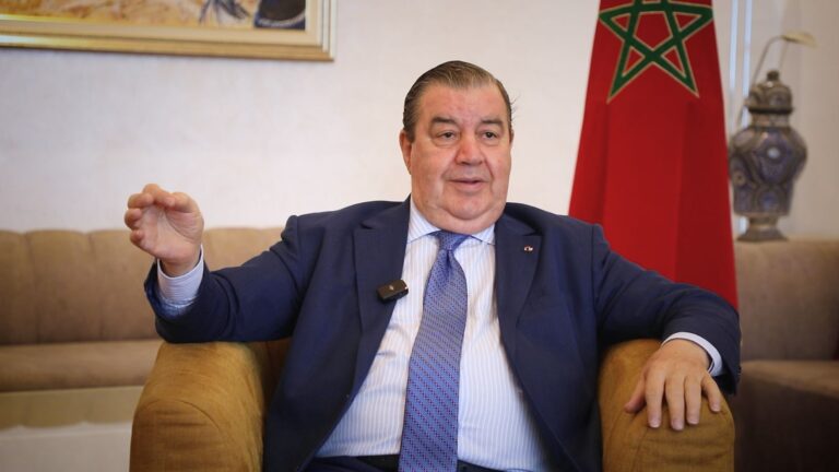 إدريس السنتيسي يتحدث في برنامج تلفزيوني عن غلاء المعيشة.