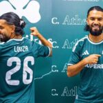 عمران لوزا بقميص فريق كرة قدم يحمل شعار Superbet