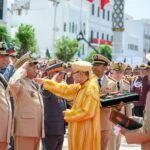 صورة للملك محمد السادس يرتدي الزي العسكري الرسمي