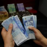 أوراق نقدية مغربية من فئة 200 و 100 درهم