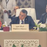 وزير مغربي يتحدث في اجتماع بخصوص القدس.