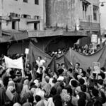 متظاهرون مغاربة يحملون لافتات خلال مظاهرة تاريخية