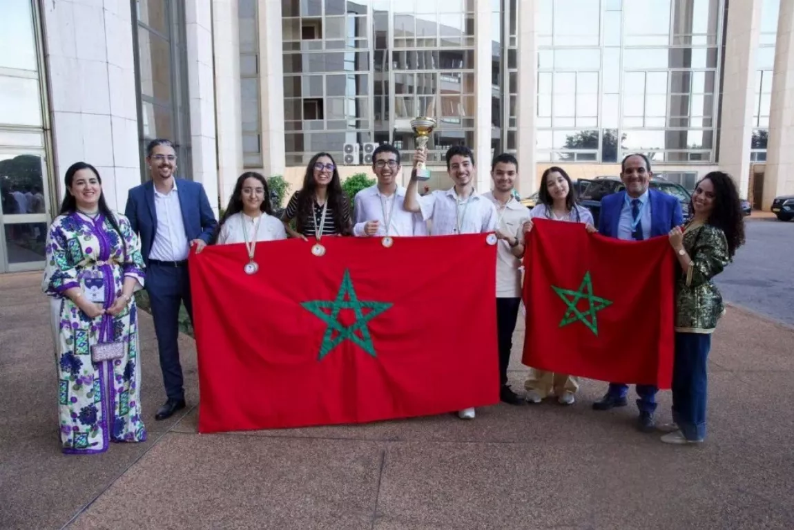 طلاب مغاربة يتوجون بميداليات في أولمبياد الرياضيات الإفريقية.