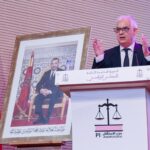 أمين عام حزب الاستقلال نزار بركة يتحدث في مؤتمر صحفي.