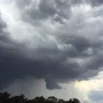 سماء ملبدة بالغيوم وعواصف رعدية قادمة في المغرب