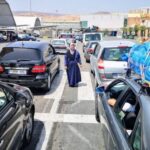 صورة لسيارات ومسافرين في ميناء طنجة المتوسط.