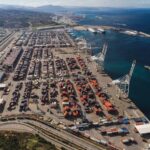 منظر جوي لميناء طنجة المتوسط وحاويات الشحن