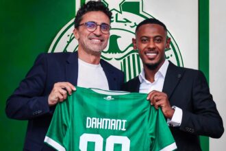 يونس الدحماني بقميص الرجاء يحمل الرقم 20
